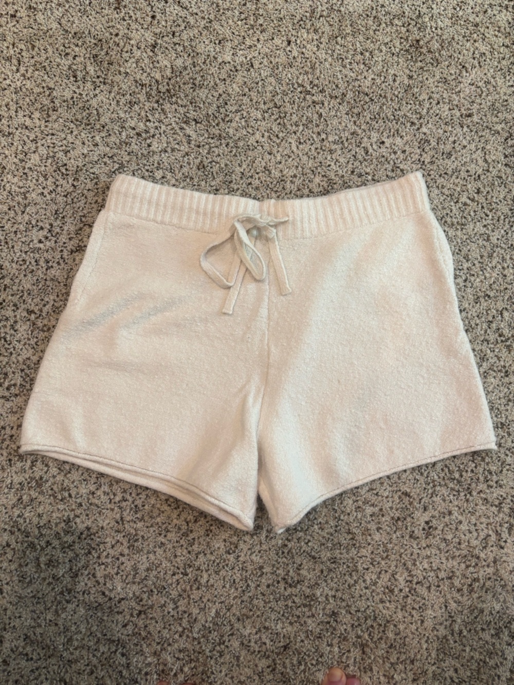 Universal Thread Cream Women’s Shorts